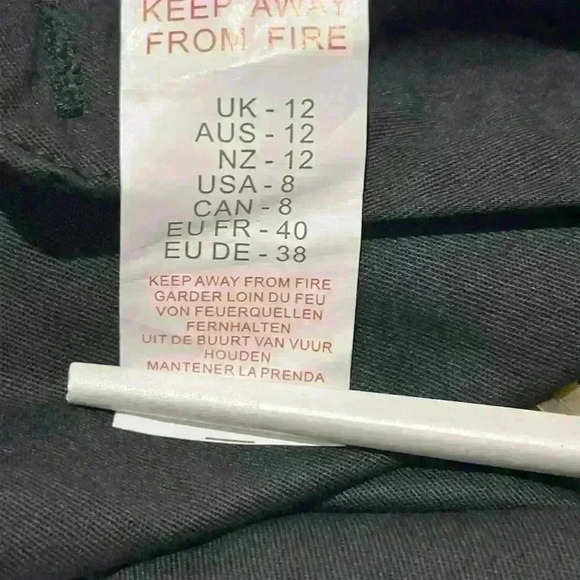 Boohoo utility romper in black  puff sleeve petite size 8 - Picture 8 of 8